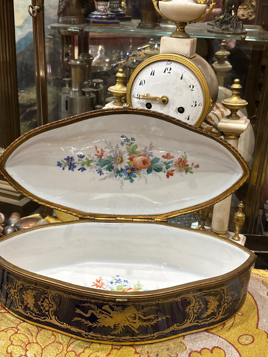 Sèvres tuileries GRANDE boîte bonbonnière en porcelaine à décor romantique angelot signée  -photo-5