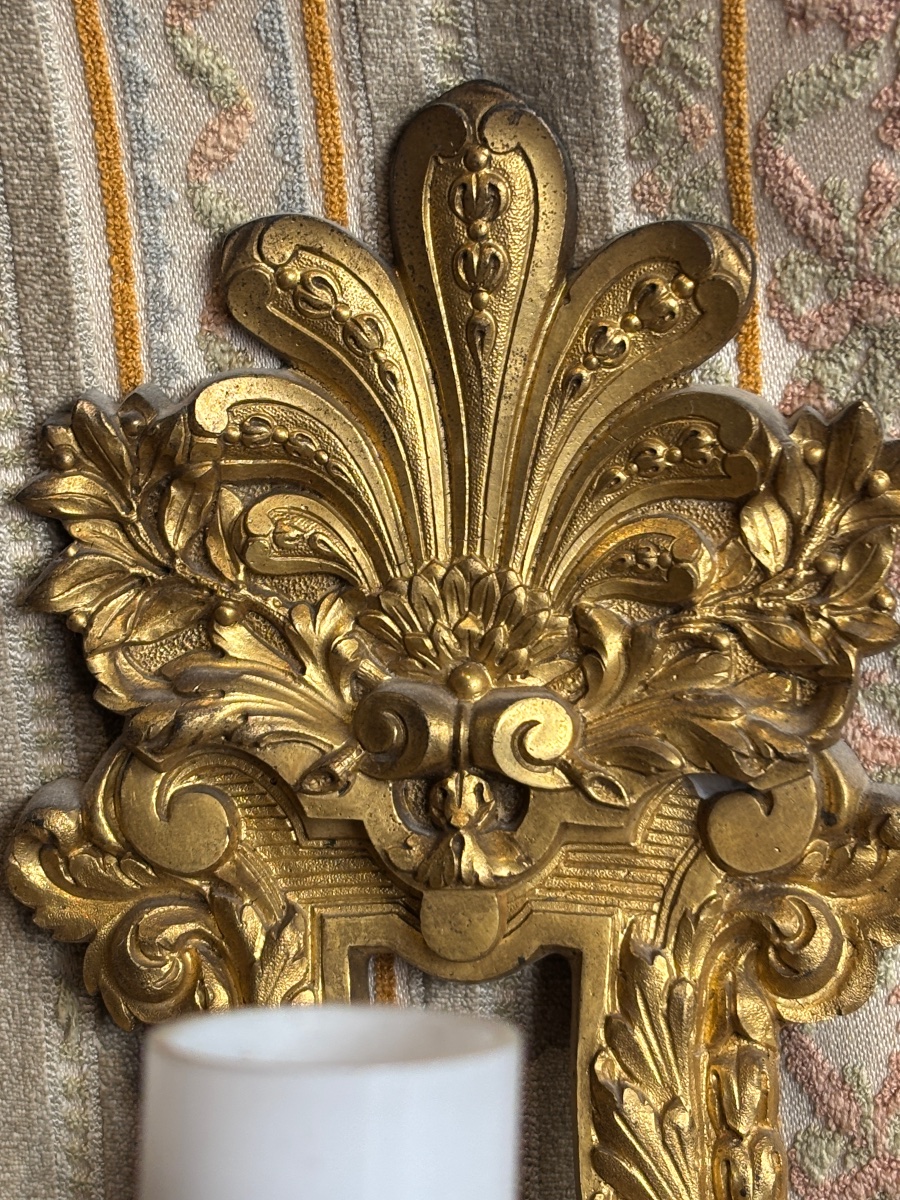 Paire d appliques en bronze doré fin XIXe de style LXIV à décor de masque et plumes d autruche -photo-4
