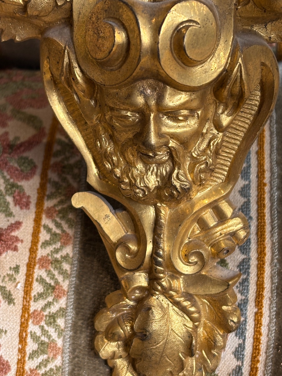 Paire d appliques en bronze doré fin XIXe de style LXIV à décor de masque et plumes d autruche -photo-1