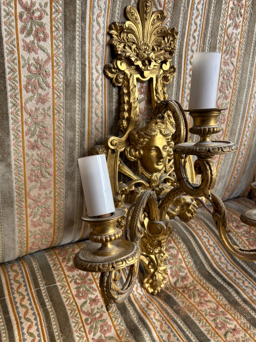 Paire d appliques en bronze doré fin XIXe de style LXIV à décor de masque et plumes d autruche -photo-6