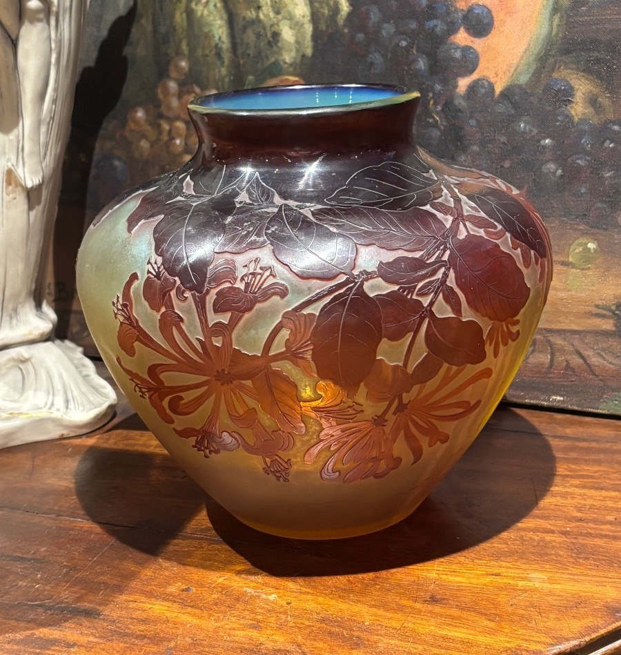 Emile gallé large vase decor floral en paye de verre multicouches signé