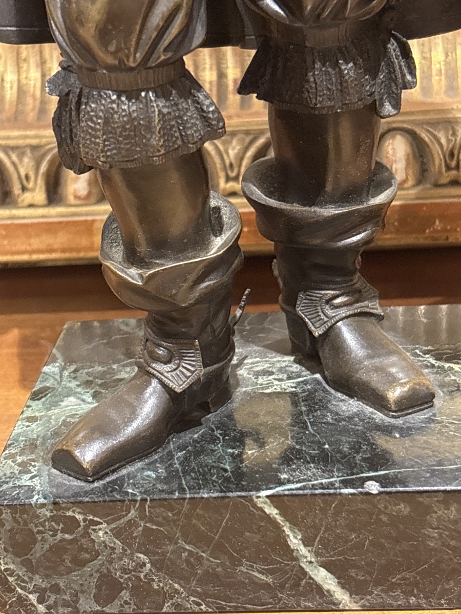 Mousquetaire d artagnan bronze XIXe patine médaille garde de L épée dorée sur socle en marbre -photo-4