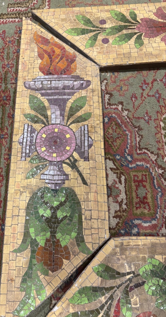 Entrance Threshold Of A Beautiful, Prestigious 19th-century Residence, Featuring A Mosaic Design With Banner Motifs -photo-2