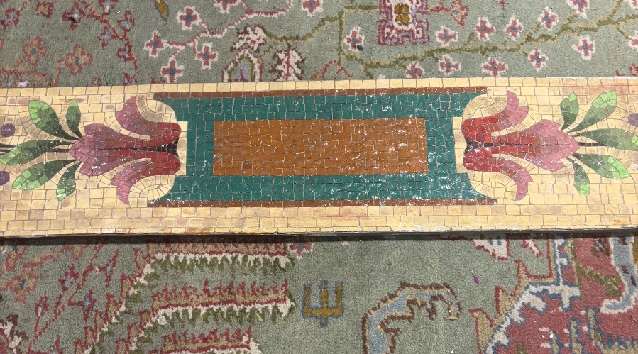 Entrance Threshold Of A Beautiful, Prestigious 19th-century Residence, Featuring A Mosaic Design With Banner Motifs -photo-4