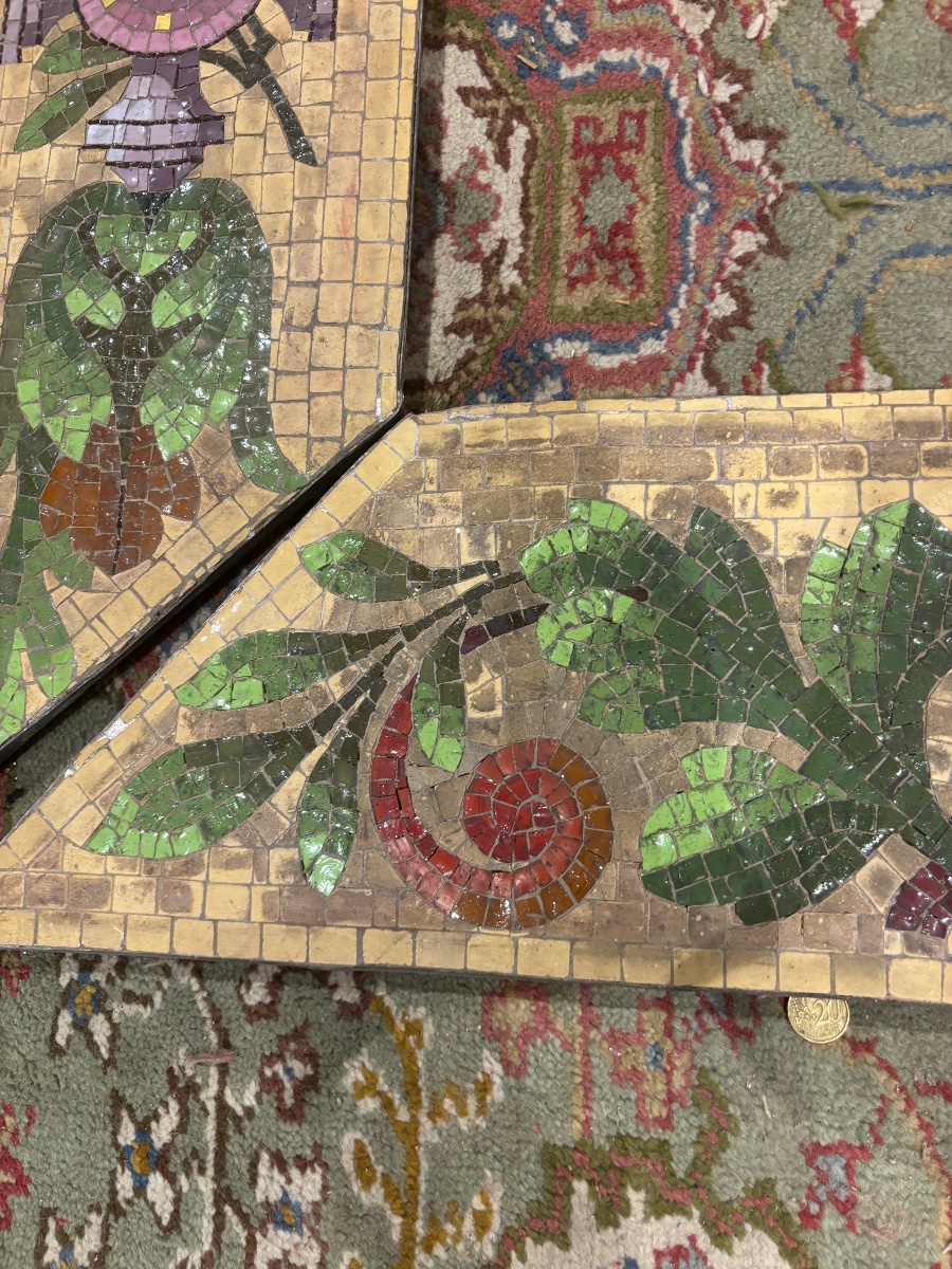Entrance Threshold Of A Beautiful, Prestigious 19th-century Residence, Featuring A Mosaic Design With Banner Motifs -photo-2