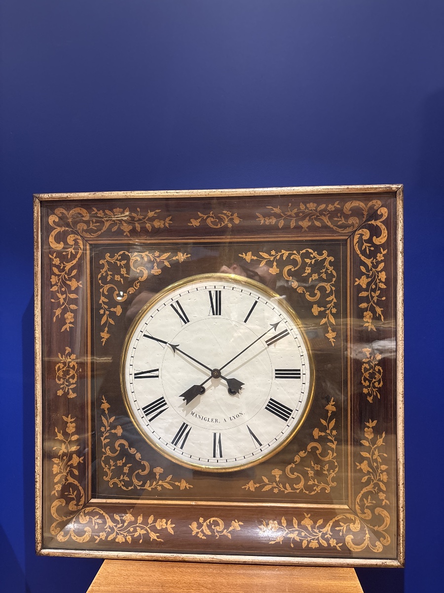 Carillon horloge œil de bœuf en marqueterie époque Charles X