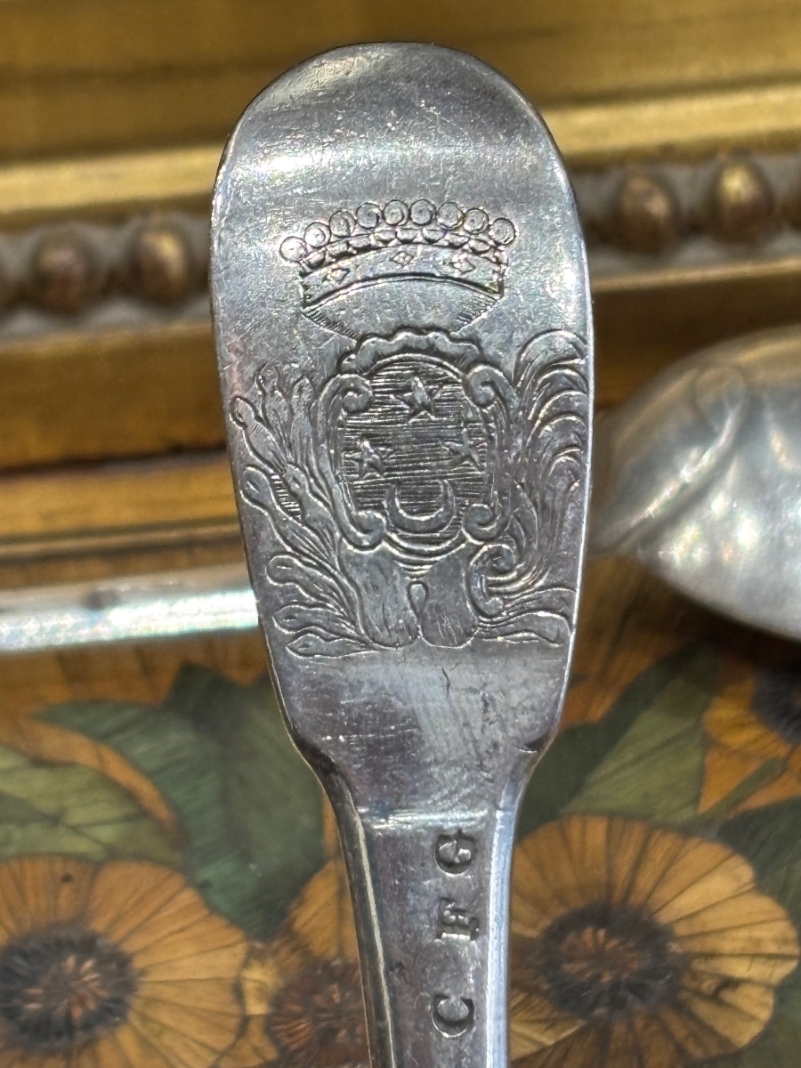 Couvert XVIII e en argent massif vers 1750 armoiries blason couronne comtale -photo-1