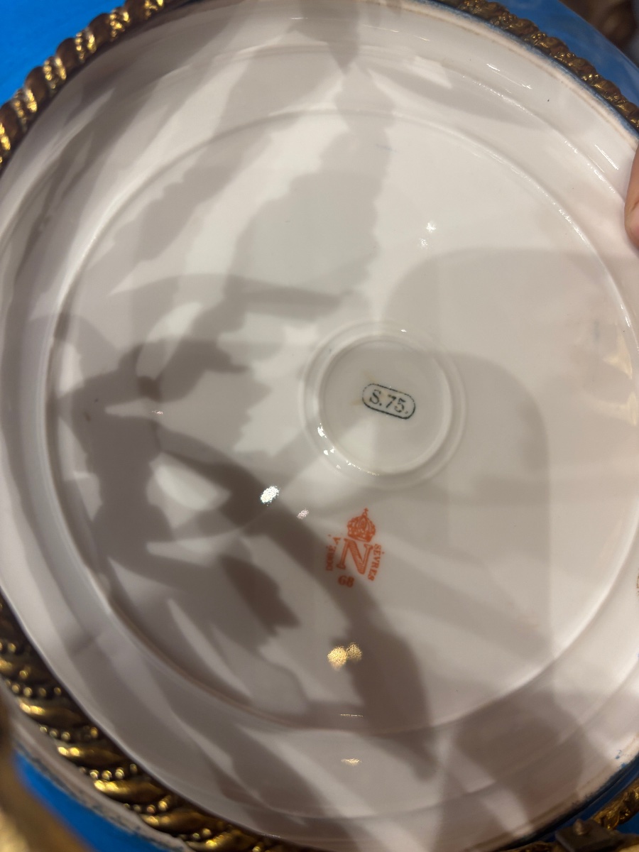 Sèvres Porcelain Plate Mounted On Bronze, Painted With A Romantic Scene -photo-2