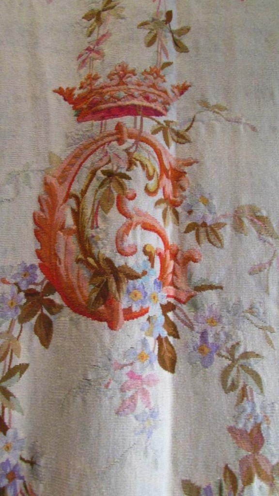Paire De Grandes Tentures Tapisserie D Aubusson Monogramme G Couronné Fleurs Portieres -photo-3