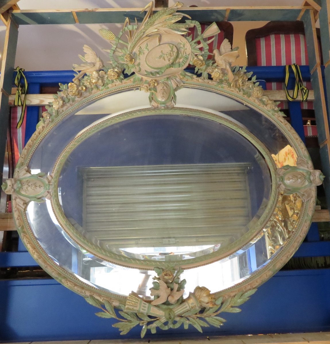 Monumental Miroir Napoleon III Ovale De Chateau Bois Et Stuc Laqué Fleurs Et Oiseaux XIXe glace