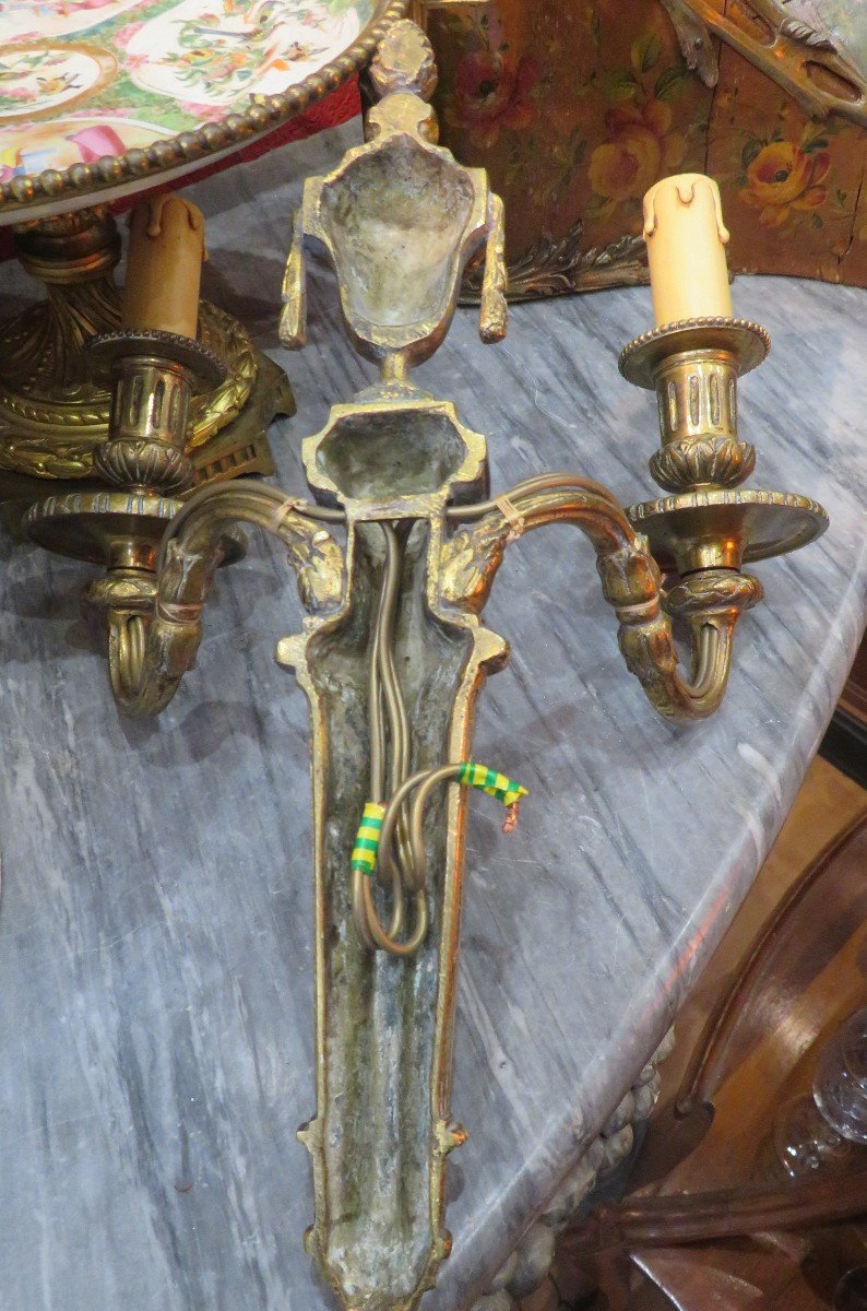 Large Pair Of Lxvi Eighteenth Period Sconces In Gilt Bronze With Two Fires Cassolettes Decor-photo-1