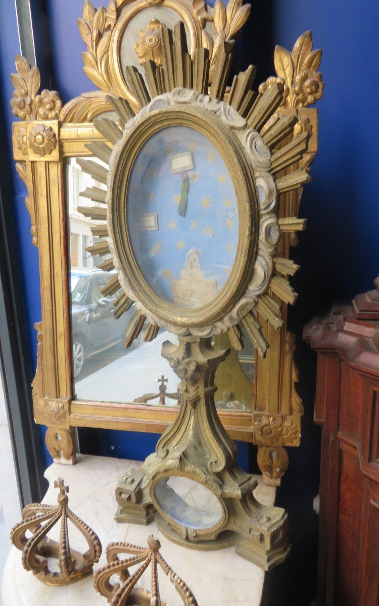 Large Reliquary In Lacquered Wood Epoque Eighteenth In The Shape Of A Sun Lxiii Style For Paperolles