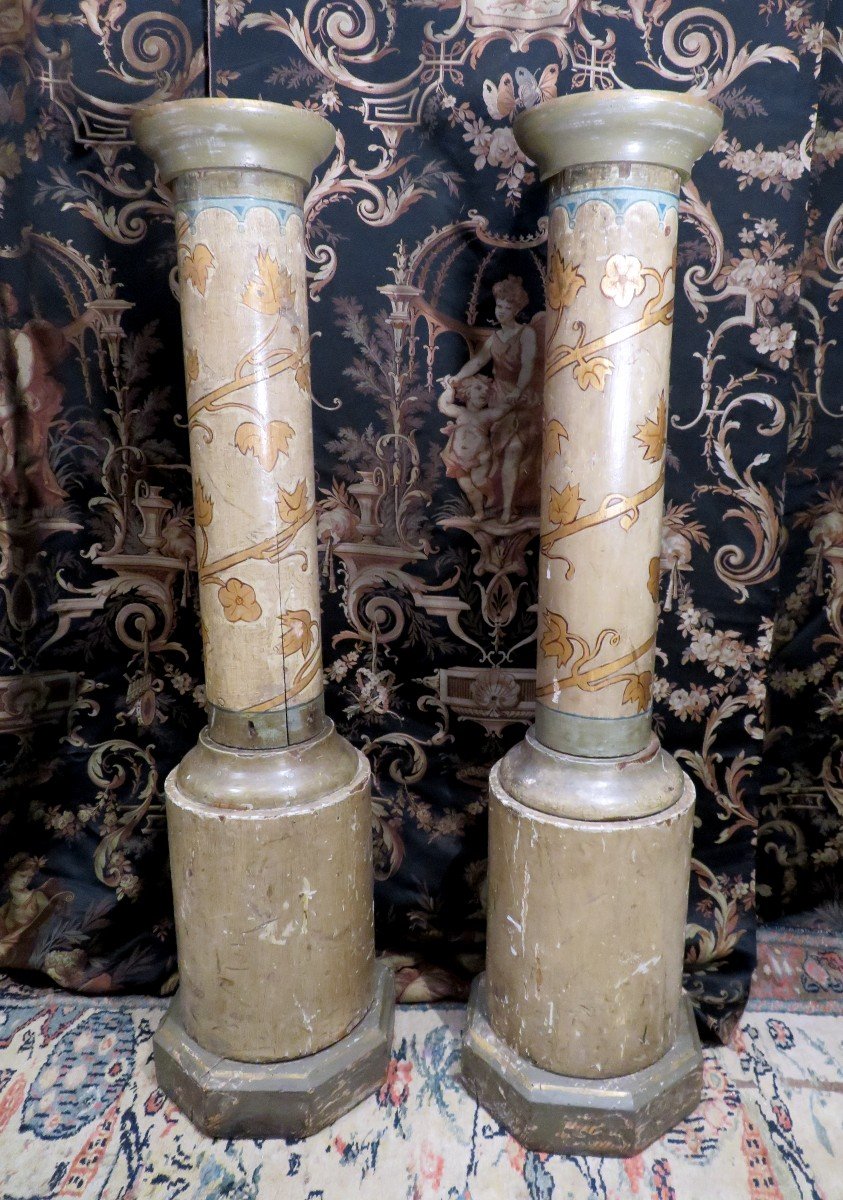 Paire De Colonnes Art Religieux XIXe  Style Roman  Decor D Enroulement De Vigne  En Bois Peint