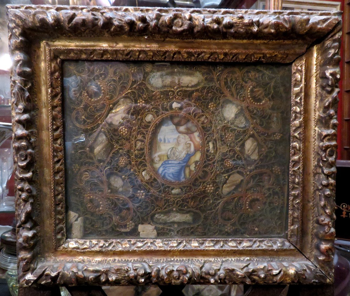 Paperolles Reliquary Late 17th Early 18th Century Decorated With Sisters Vanity Large Gilt Wood Frame