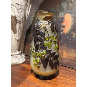 Émile gallé vase soufflé décor au sorbiers cerises pâte de verre 