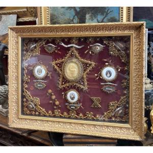 Grand reliquaire paperolle religieux frisure de papier doré epoque fin XIXe