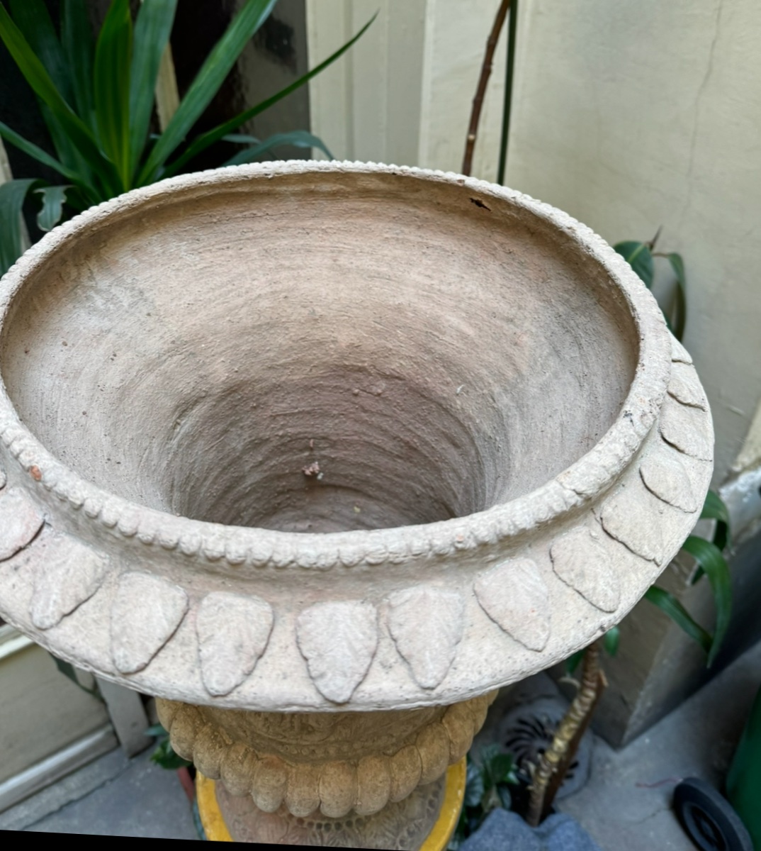 Paire De Vases Médicis En Terre Cuite -photo-7