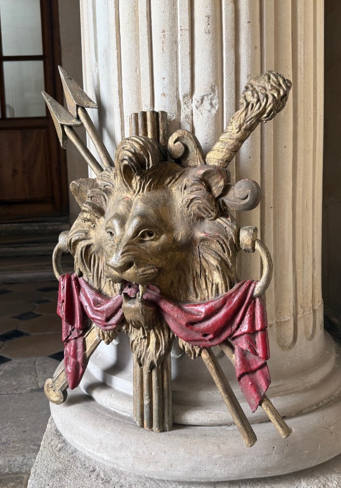 Early 18th-century Wooden Trophy -photo-1