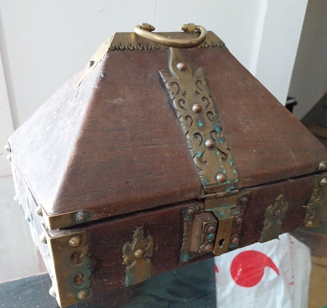 Old Foreign Wedding Chest-photo-4