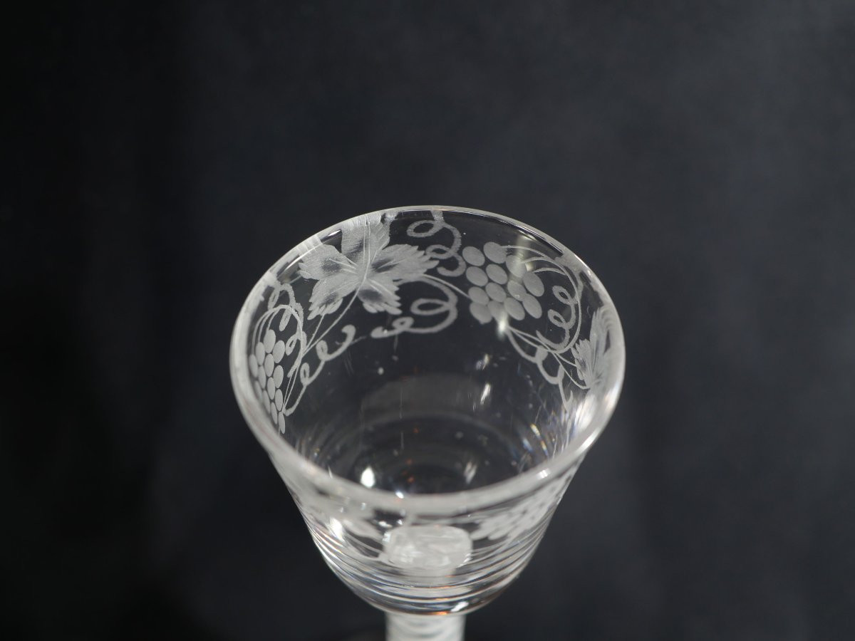 Twist Stemmed Glass With White Rim And Grape Clusters. England, 18th Century Sbx25twi001-photo-4