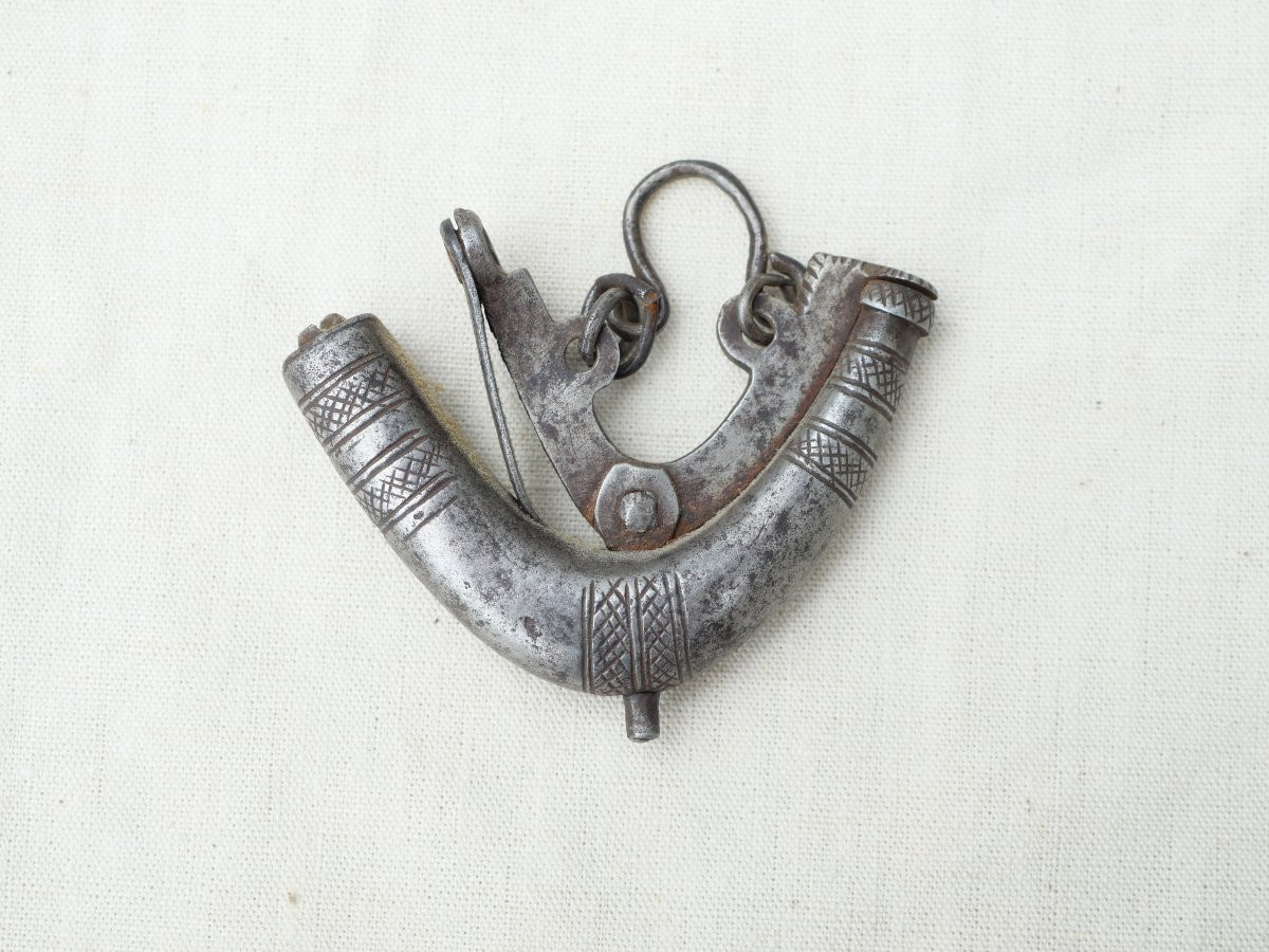 Small Ottoman Persian Powder Flask, 17th Century, Metal, Cab25poi001-photo-3