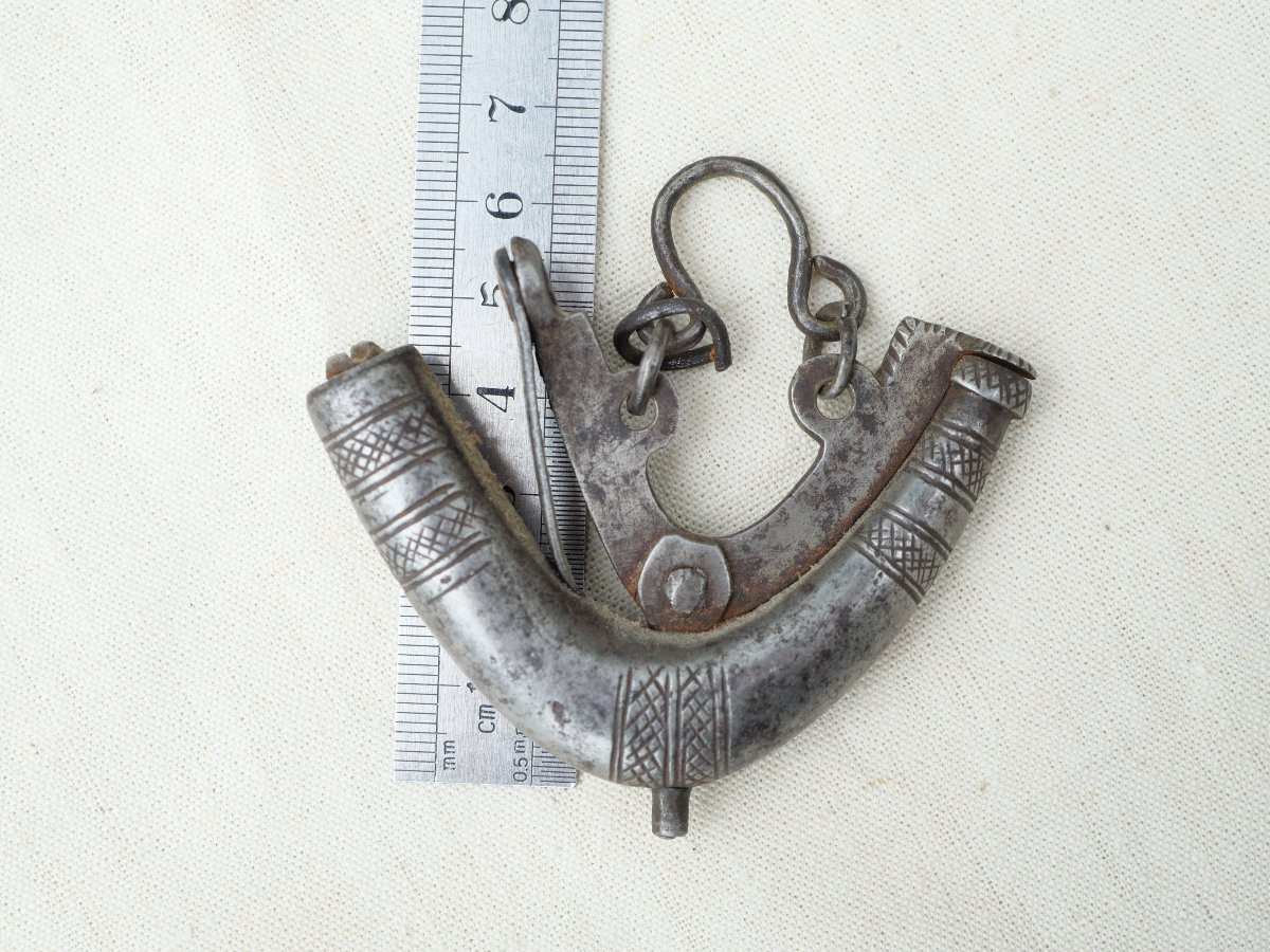 Small Ottoman Persian Powder Flask, 17th Century, Metal, Cab25poi001-photo-4