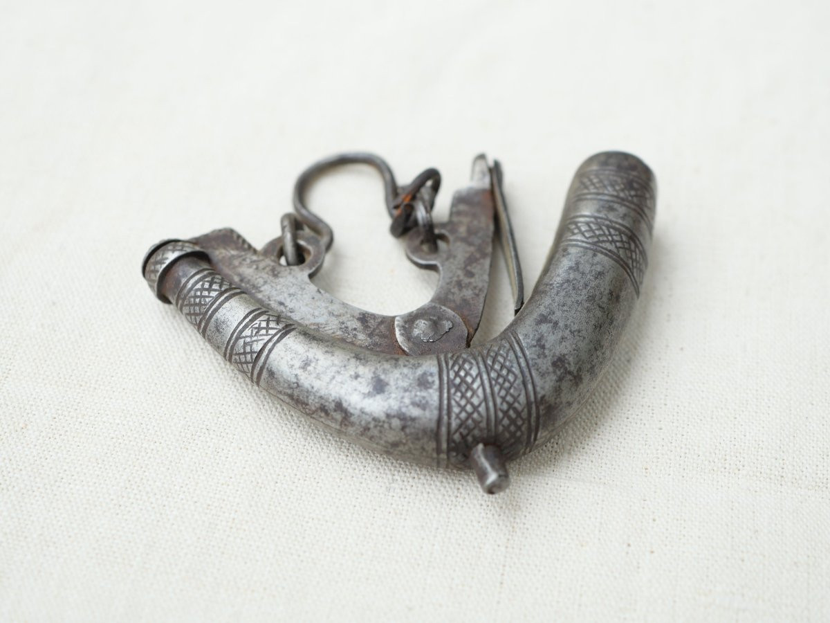 Small Ottoman Persian Powder Flask, 17th Century, Metal, Cab25poi001-photo-3