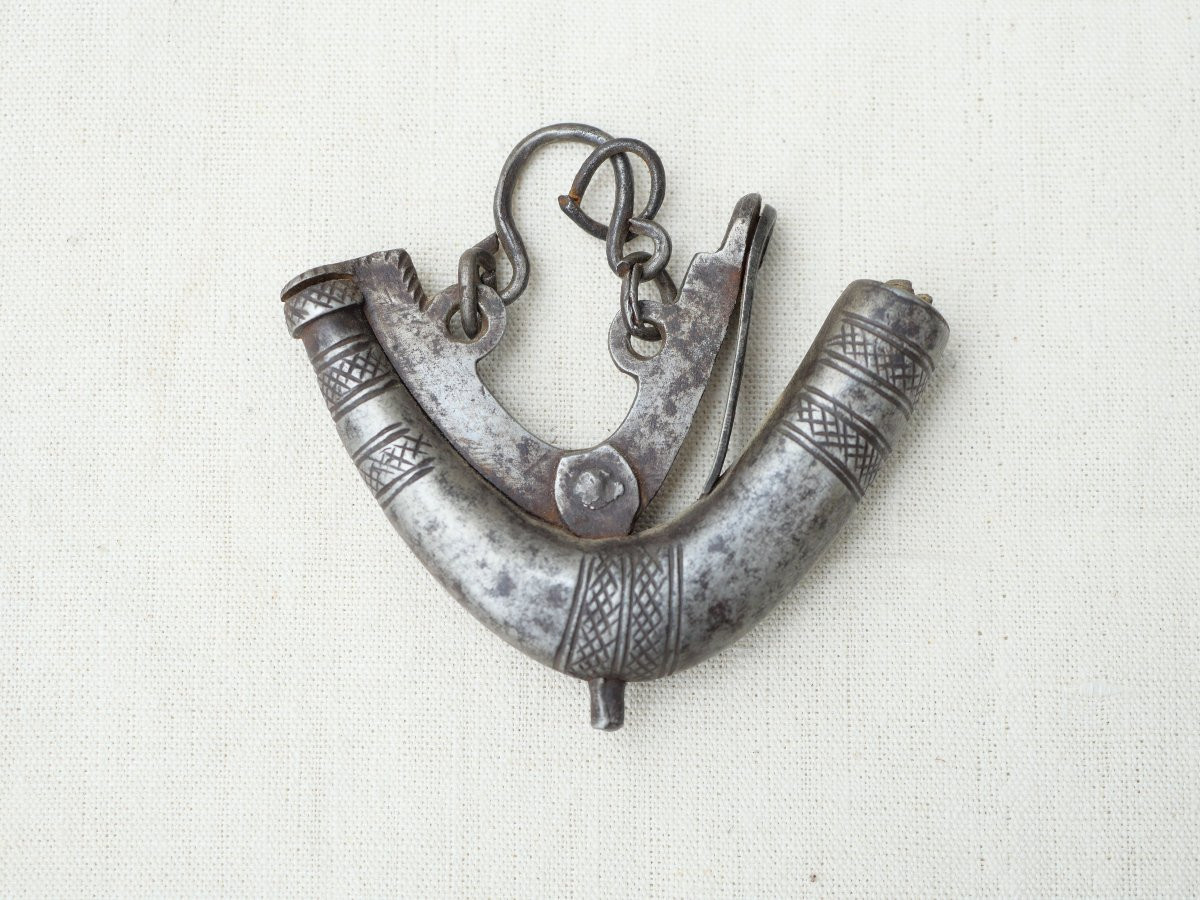 Small Ottoman Persian Powder Flask, 17th Century, Metal, Cab25poi001-photo-4