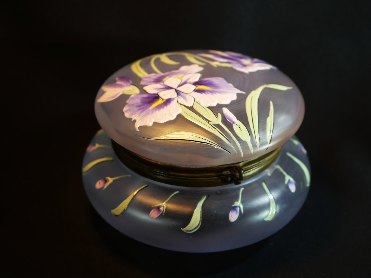 Art Nouveau Legras - Bombonnière En Verre émaillé Décorée d'Iris - Per25bom001