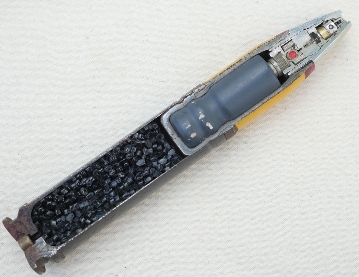 Safe Cutaway Model Of 30mm Ammunition On Board Fighter Aircraft Jro24mun001 