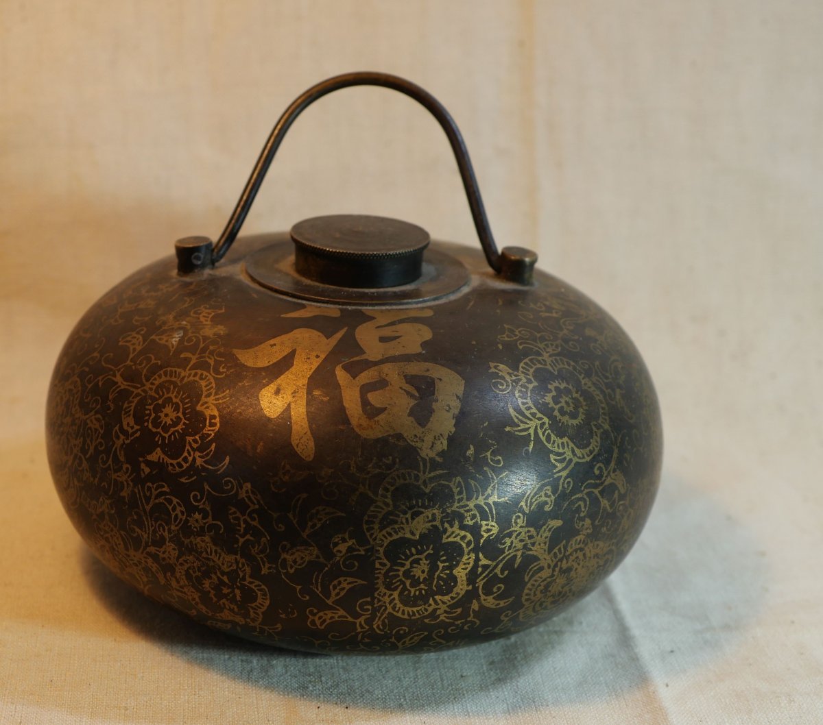 China 19th Century Brass Hot Water Bottle With Lacquered Flowers And Inscriptions 8 X 14 Cm Sbx25chi001-photo-2