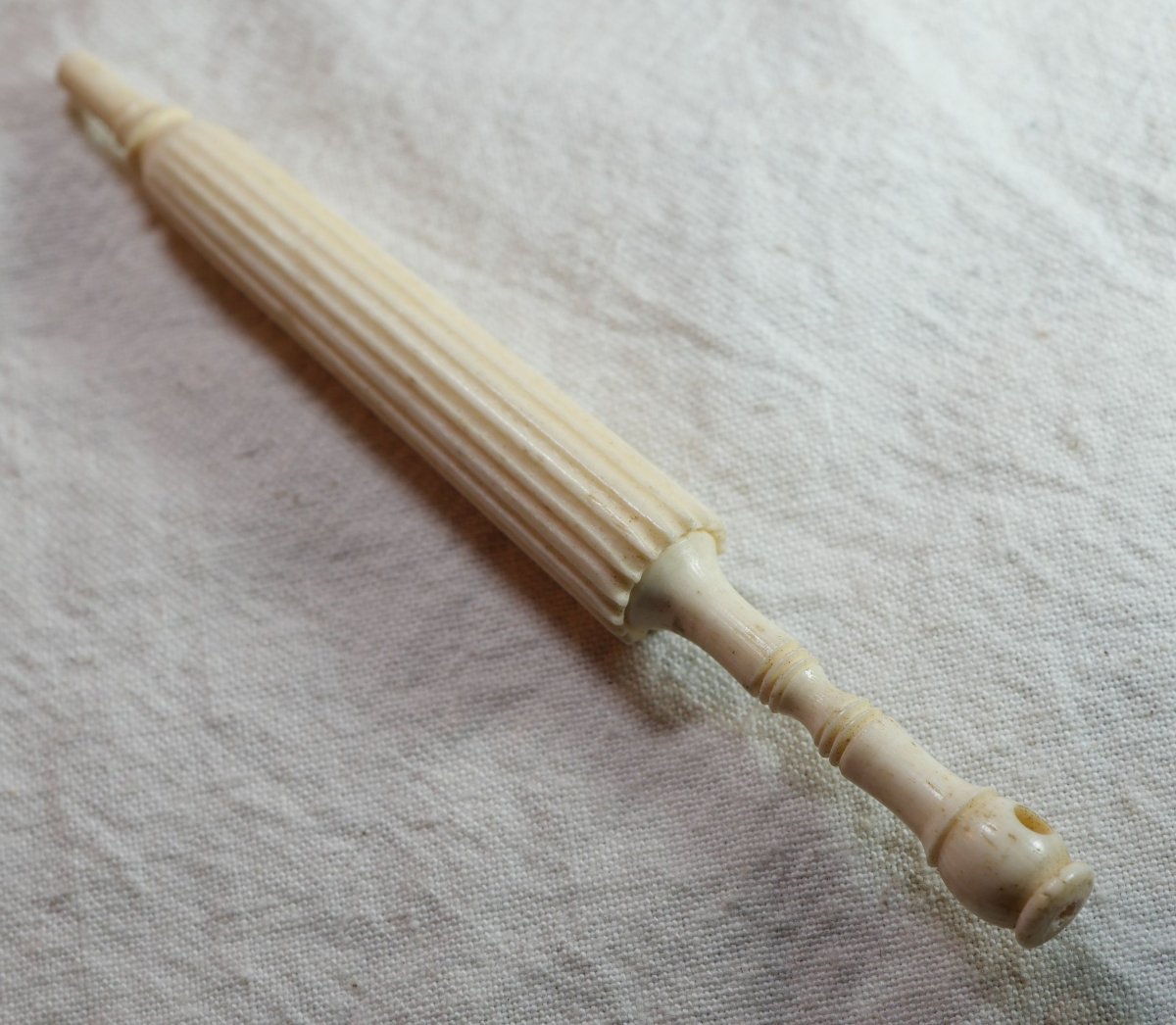 Dieppe Ivory Umbrella Needle Holder XIX Tou25die002-photo-1