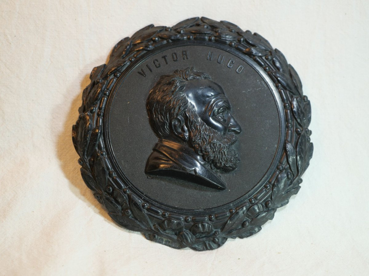 Grand médaillon XIX en bois durci Victor Hugo COU25HUG001 -photo-3