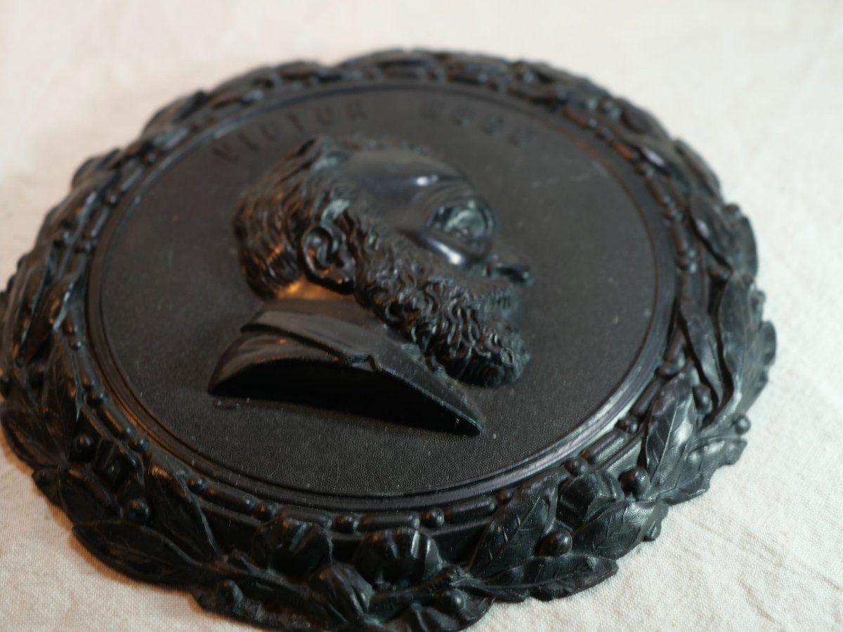 Grand médaillon XIX en bois durci Victor Hugo COU25HUG001 -photo-4