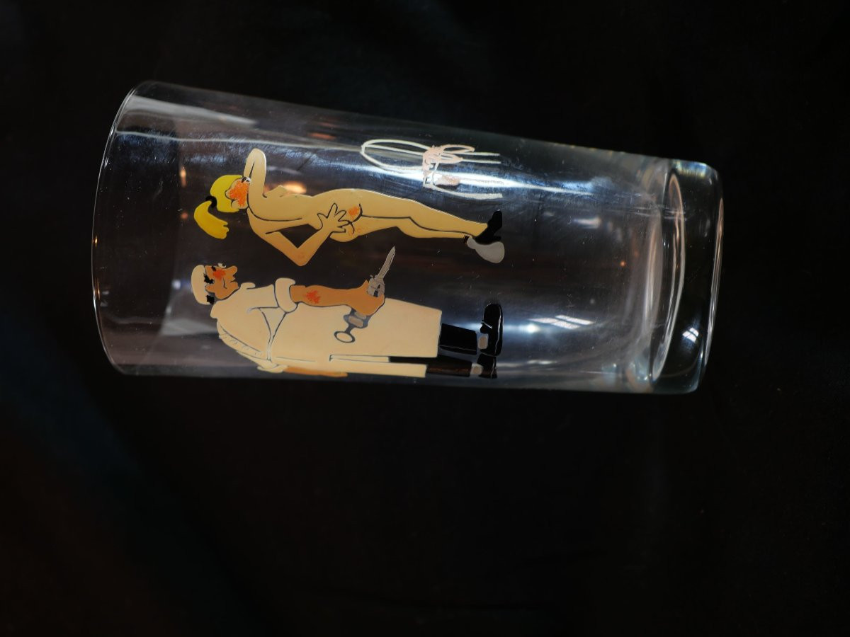CURIOSA Verre émaillé carabin scène érotique médecin et femme nue BLO25VER001-photo-3