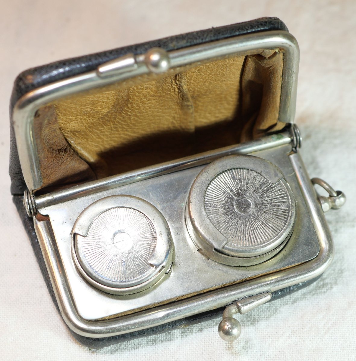 Louis d'Or Coin Case With Two Compartments, Covered In Leather, In The Shape Of A Coin Purse Ber25lou001 -photo-4