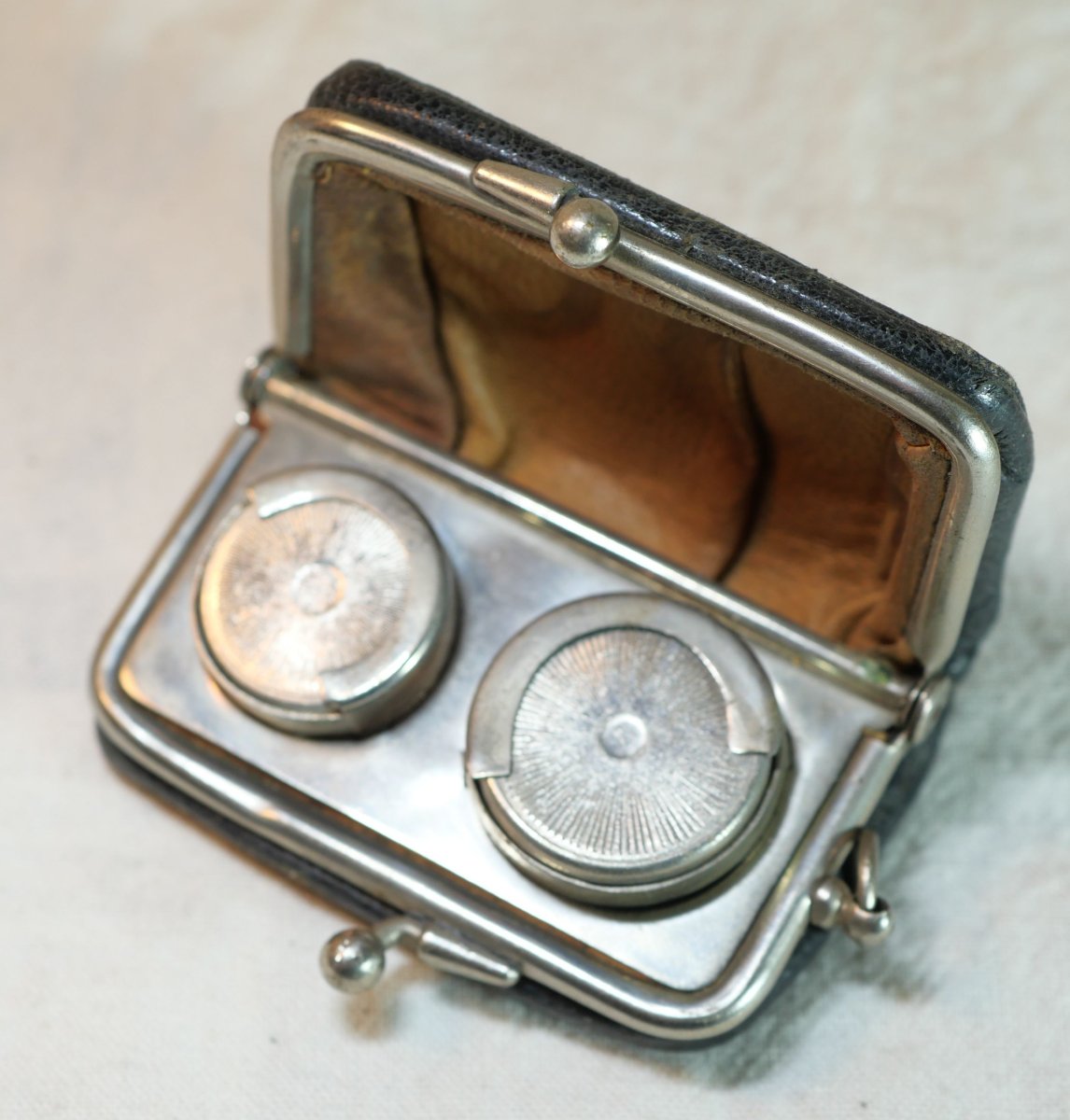 Louis d'Or Coin Case With Two Compartments, Covered In Leather, In The Shape Of A Coin Purse Ber25lou001 -photo-5