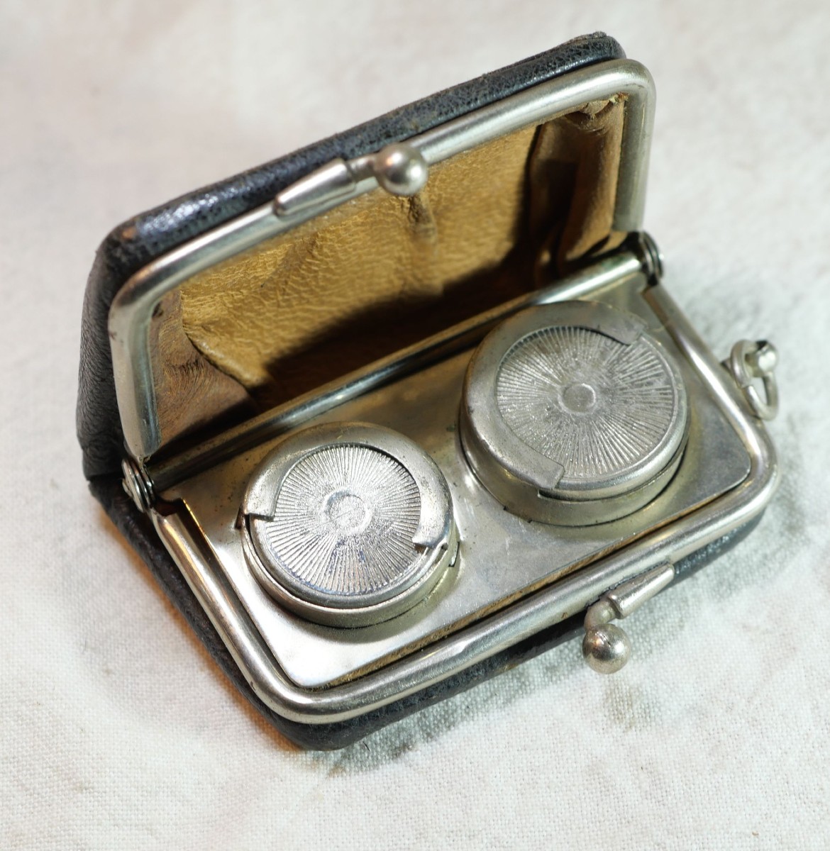 Louis d'Or Coin Case With Two Compartments, Covered In Leather, In The Shape Of A Coin Purse Ber25lou001 