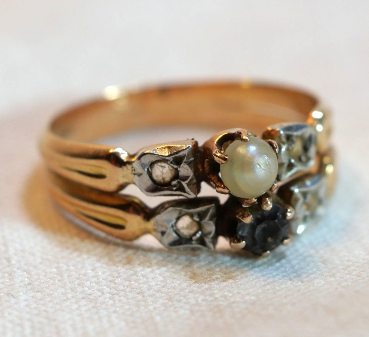 bague OR 18K 2 anneaux 2 ors sertie d’une perle et d’un saphir épaulée brillants SDC25BAG001-photo-2