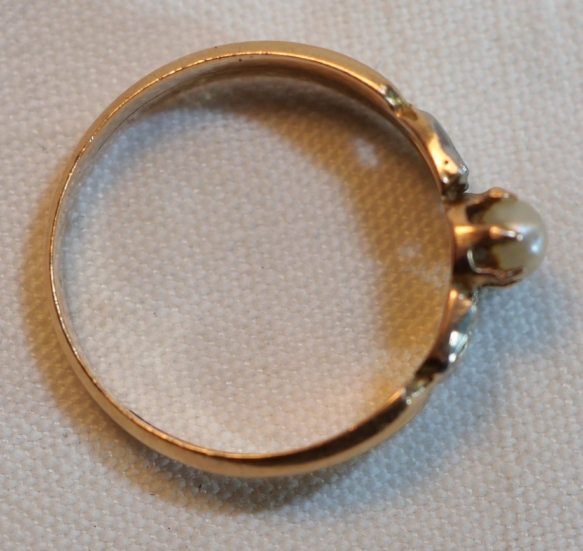 bague OR 18K 2 anneaux 2 ors sertie d’une perle et d’un saphir épaulée brillants SDC25BAG001-photo-2