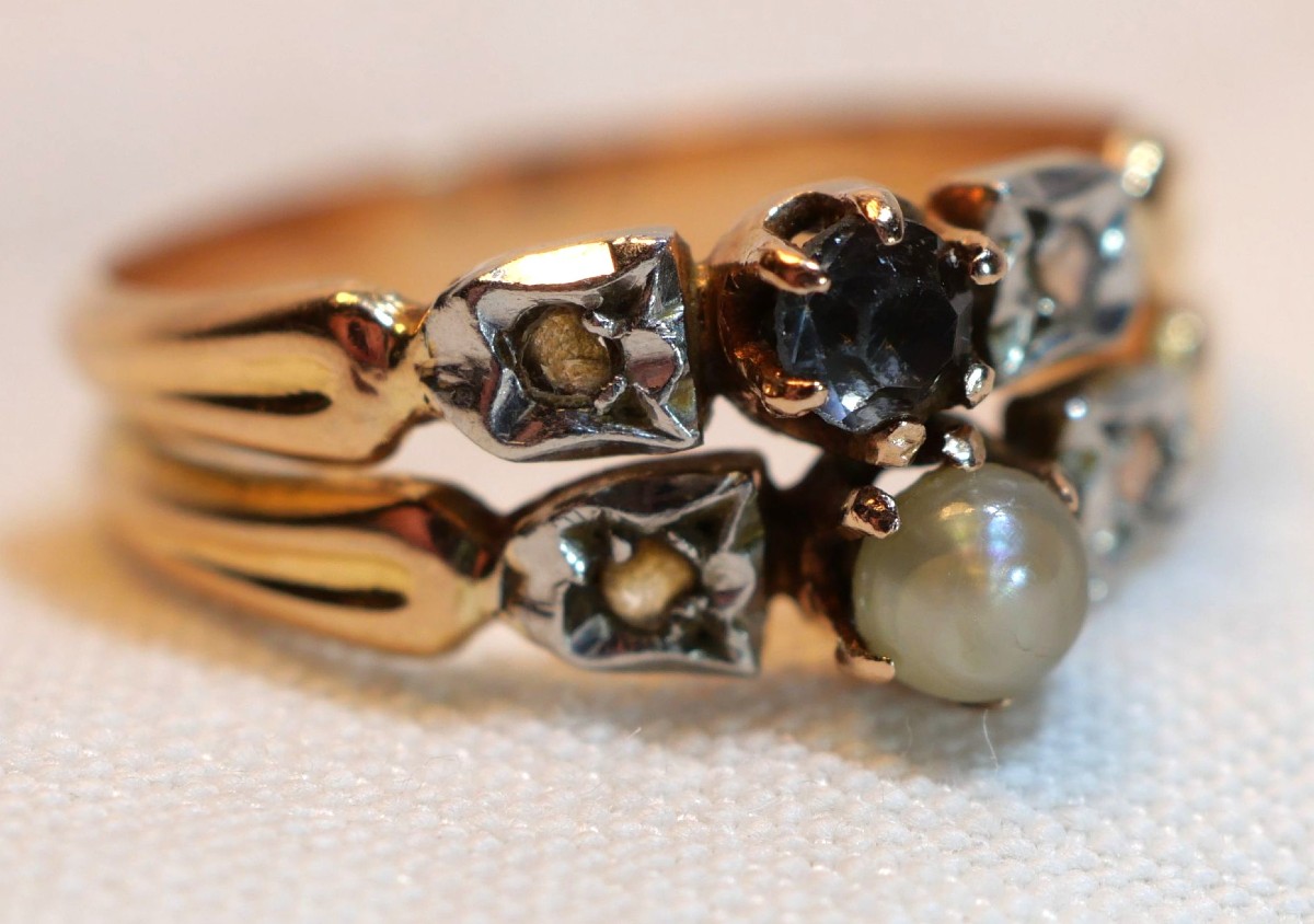 bague OR 18K 2 anneaux 2 ors sertie d’une perle et d’un saphir épaulée brillants SDC25BAG001