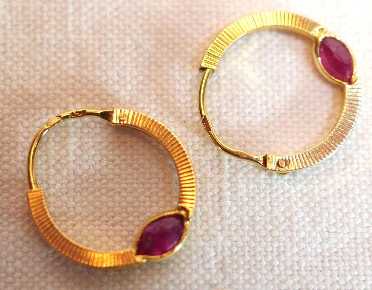 Pair Of 18k Gold Hoop Earrings Set With Sapphires, Weight 0.8 Grams Sdc25ore001-photo-2