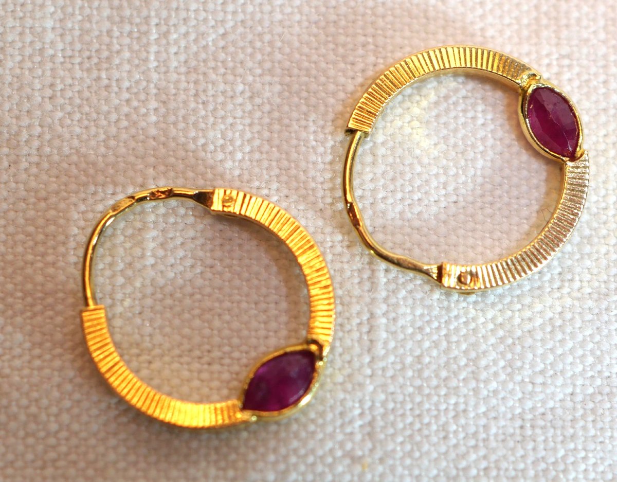 Pair Of 18k Gold Hoop Earrings Set With Sapphires, Weight 0.8 Grams Sdc25ore001-photo-3