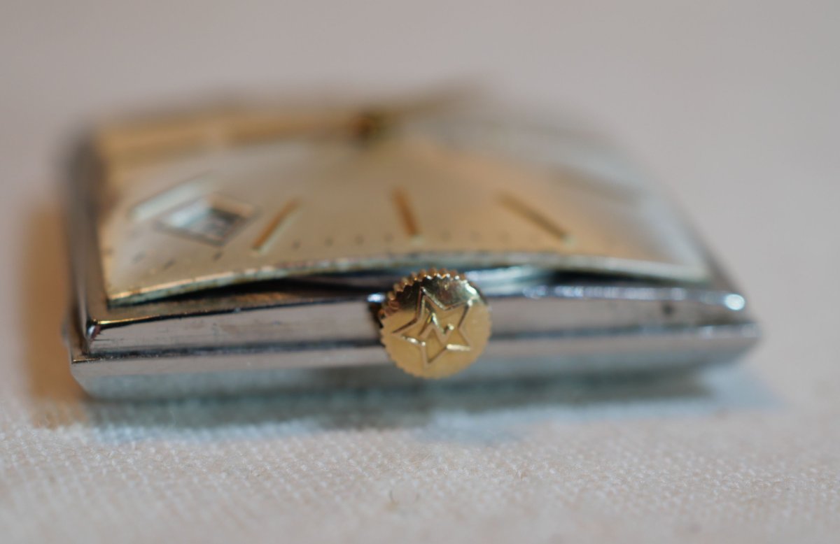 Montre bracelet parfaitement exacte homme Zenith plaqué or automatic modèle Square 17 jewels av-photo-1