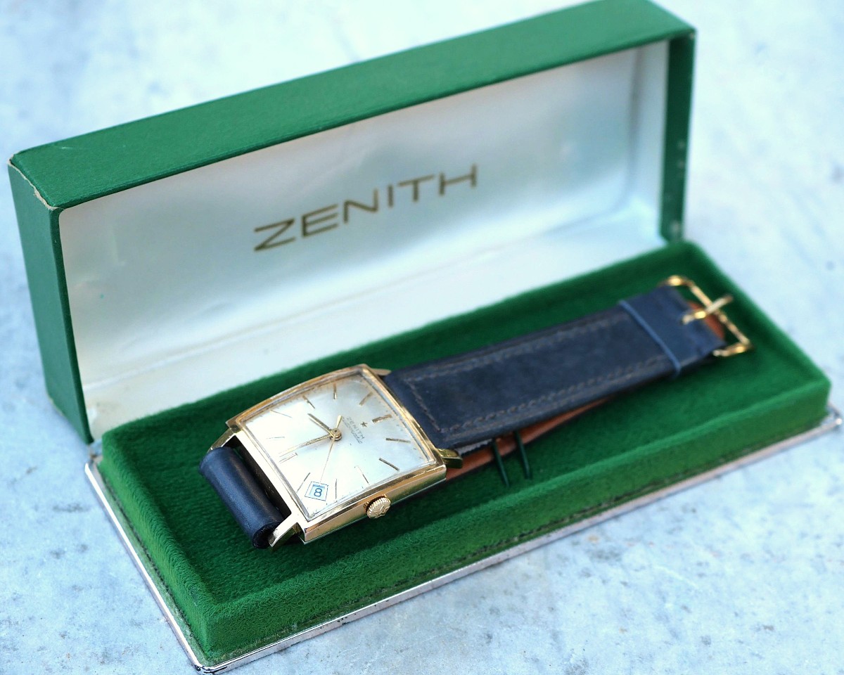 Montre bracelet parfaitement exacte homme Zenith plaqué or automatic modèle Square 17 jewels av