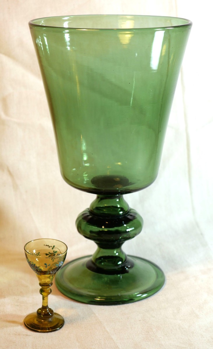 Huge Green Wedding Glass From The 19th Century. Height 27 Cm (lib). 