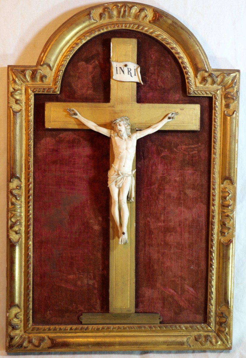 Christ ivoire sculpté encadré  – Plaquette Souvenir Curé Hamel (1893-1918) - LIS25IVO001