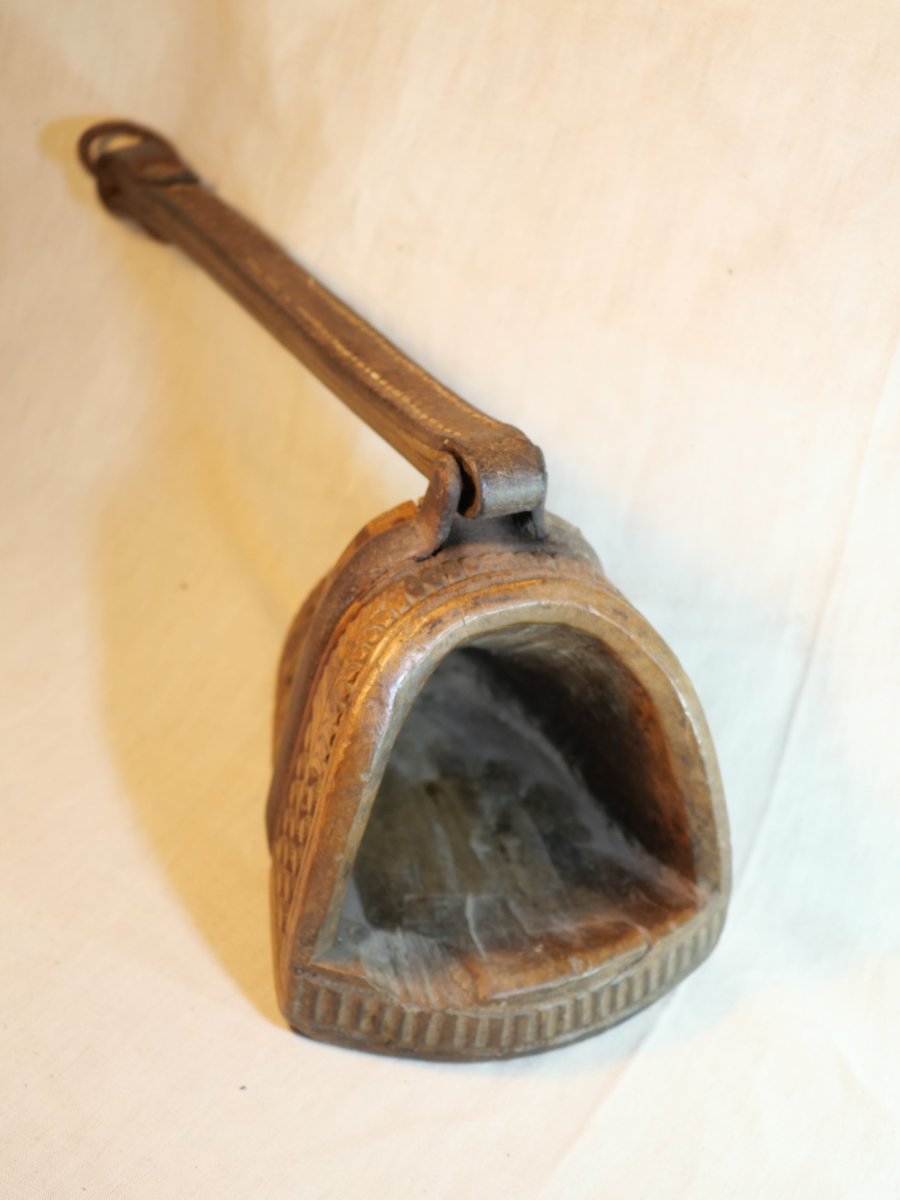 Carved Wooden Stirrup — South America, Spanish Colonial Tradition — 19th Century Lis25etr001-photo-2