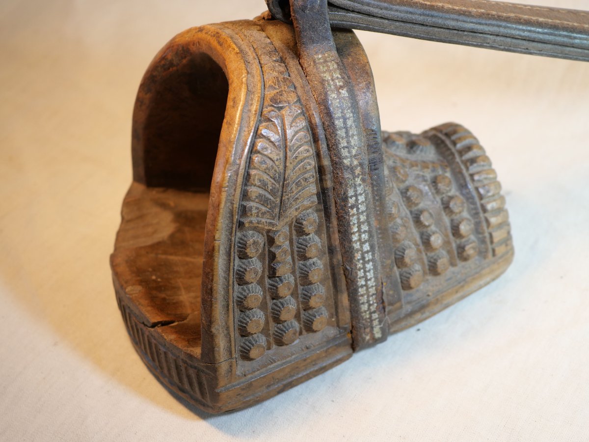 Carved Wooden Stirrup — South America, Spanish Colonial Tradition — 19th Century Lis25etr001-photo-4