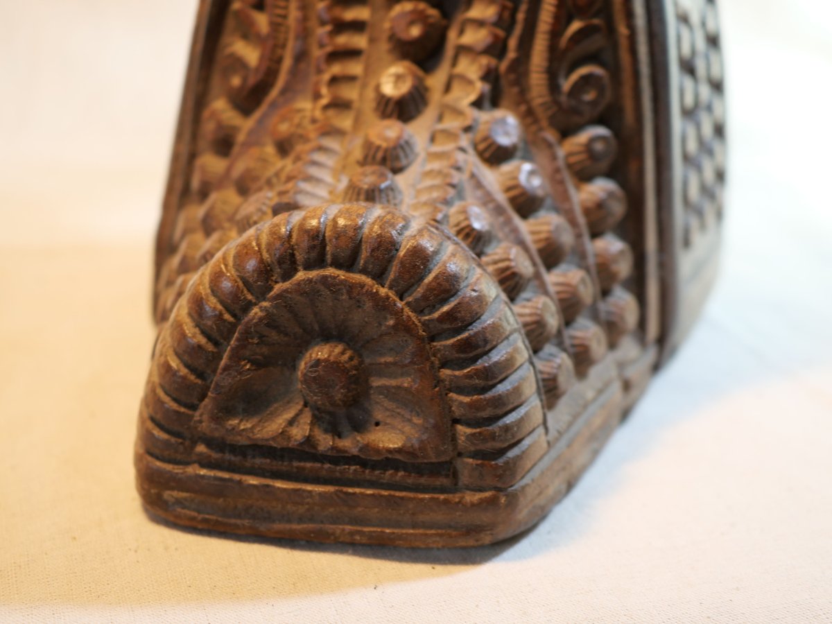 Carved Wooden Stirrup — South America, Spanish Colonial Tradition — 19th Century Lis25etr001-photo-6
